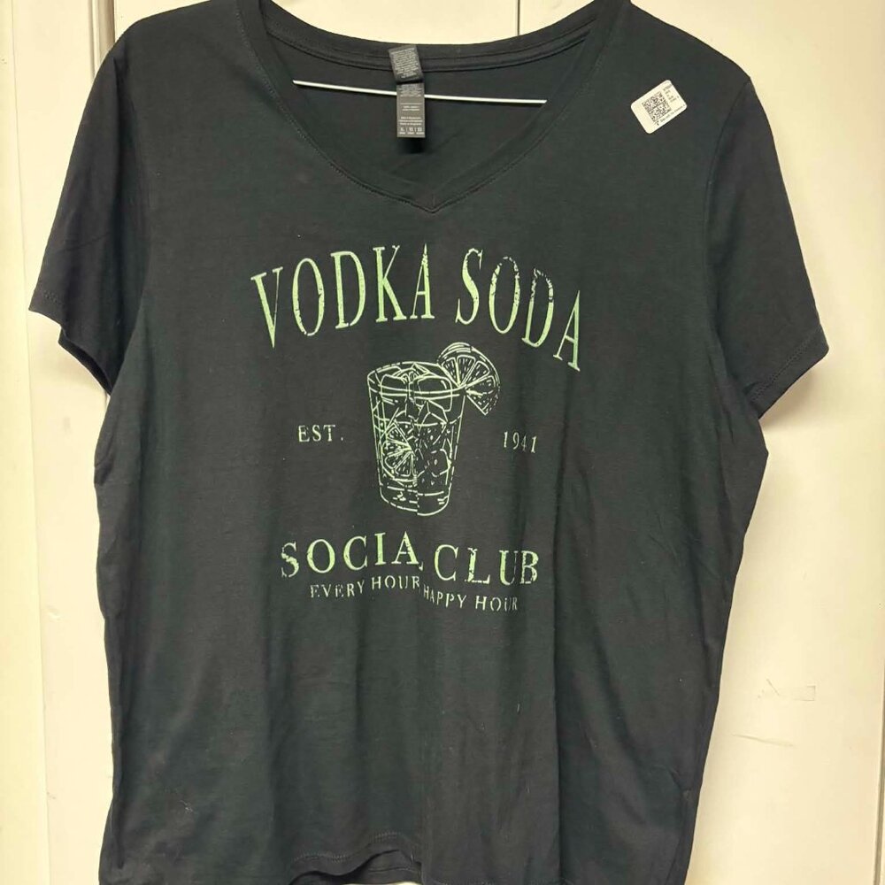 Gilden Vodka Soda Social Club Black V-Neck tee XL